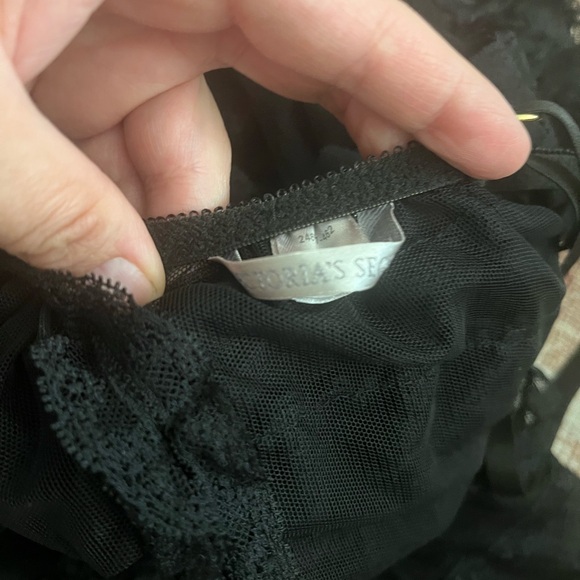 Victoria’s Secret lace lingerie - Picture 6 of 7